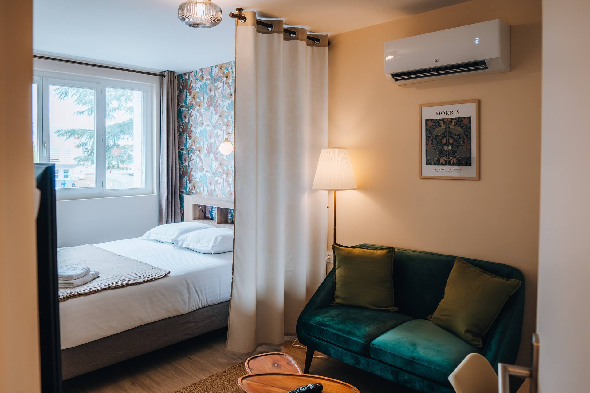 Salon chaleureux du Refuge de Jules à Châteauroux